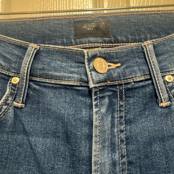 MOTHER The Insider Crop Hem Jeans in Trouble Maker - Picture 7 of 16